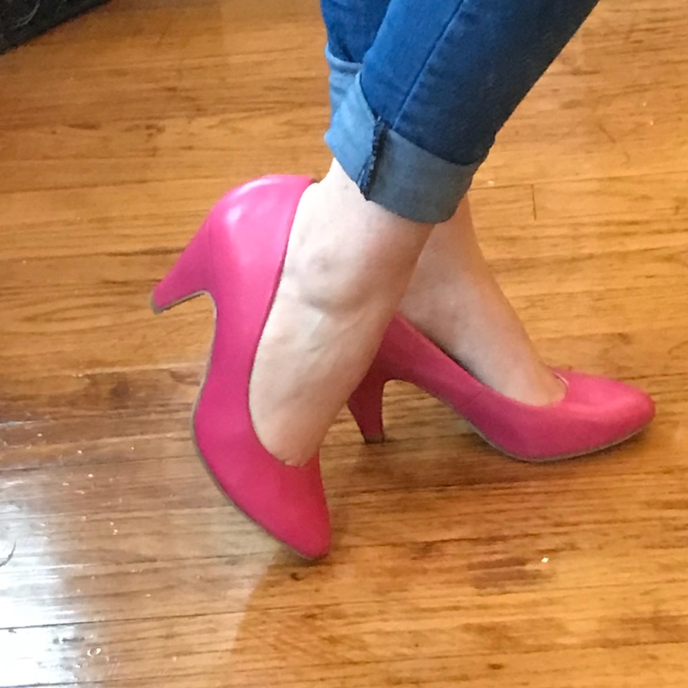Hot pink Material Girl 2.5” pumps size 6.5
